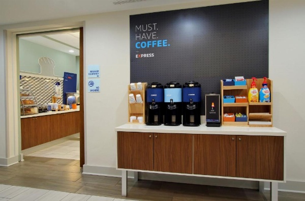 Holiday Inn Express & Suites Manhattan image 11