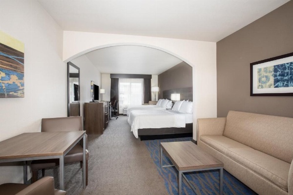 Holiday Inn Express & Suites Manhattan image 24