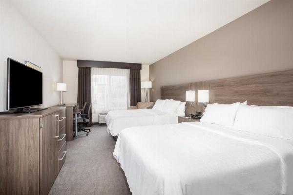 Holiday Inn Express & Suites Manhattan image 25