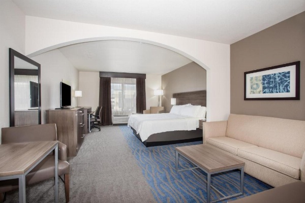 Holiday Inn Express & Suites Manhattan image 30