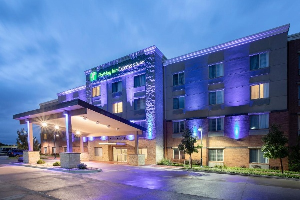 Holiday Inn Express & Suites Manhattan image 6