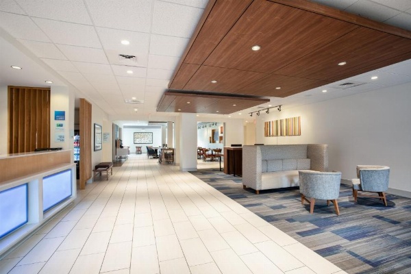 Holiday Inn Express & Suites Manhattan image 9